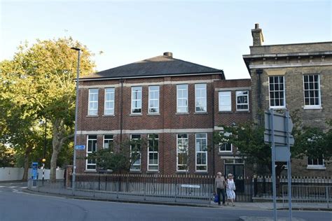 Portsmouth Grammar School © N Chadwick cc-by-sa/2.0 :: Geograph Britain and Ireland