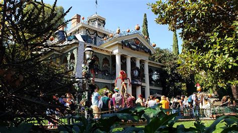 Does Disneyland's Haunted Mansion Have a 'Secret Entrance'? | Snopes.com