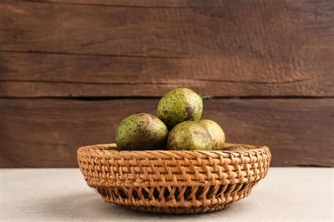 Premium Photo | Matoa fruit from papua indonesia matoa contains vitamins nutrients and antioxidants