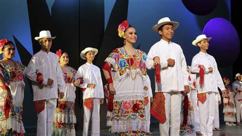 Color y tradición deslumbran en muestra de danza folklórica - Vida ...