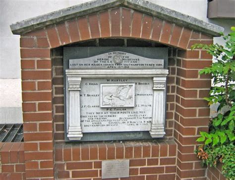 Titanic Memorials: Musicians Southampton - Titanic-Titanic.com