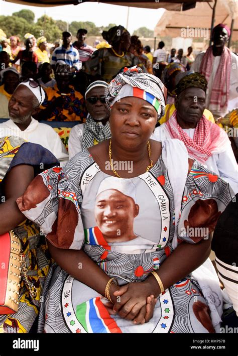 Gambia traditional clothing hi-res stock photography and images - Alamy