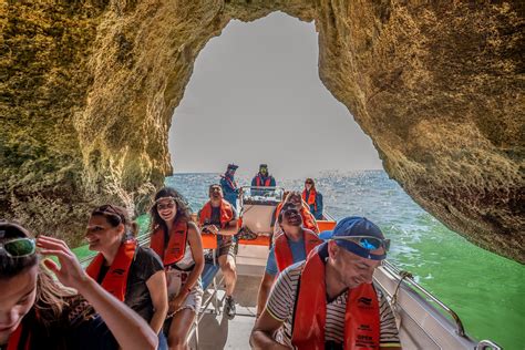 Discover the Benagil cave on a boat tour