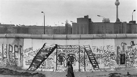 Germany remembers rise of the Berlin Wall – DW – 08/13/2017