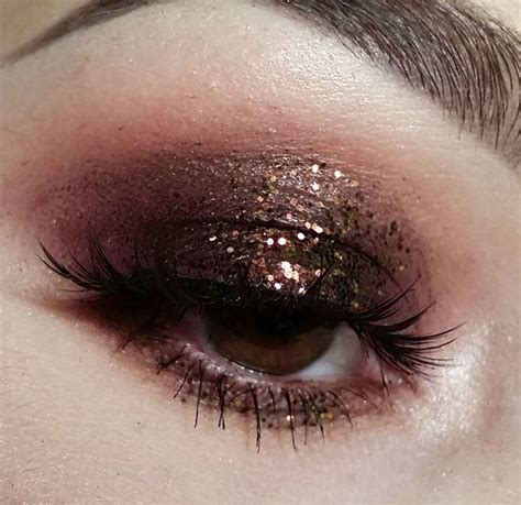 Brown glitter | Glittery eyes, Brown glitter eyeshadow, Brown eyeshadow looks