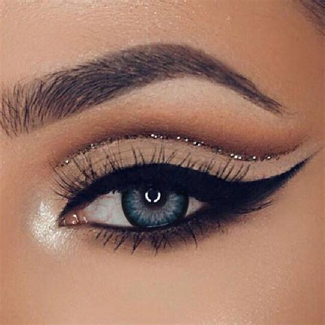 Pin by Tony on Stay Unique with 101 Cute Curvy | Eye makeup, Blue eye makeup, Eye makeup tips