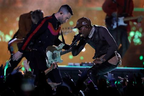 Super Bowl 2019: Maroon 5 plays medley of hits at halftime show with ...