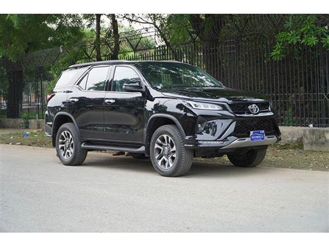 2023 Toyota Fortuner Black