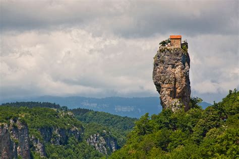 7 Most Dangerous Places in the World: From Hell's Door To Snake Island ...