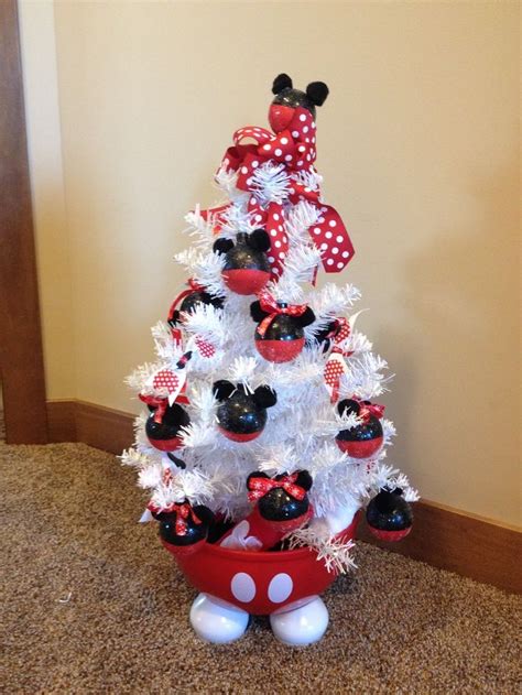 Mickey n minnie tree | Mickey mouse christmas tree, Disney christmas ...