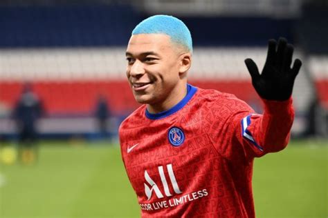 Photo: Mbappe Shows Off New Hairstyle Ahead of Lorient Fixture - PSG Talk