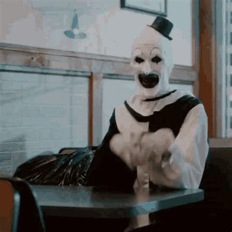Scary Clown GIF - Scary Clown Creepy - Discover & Share GIFs