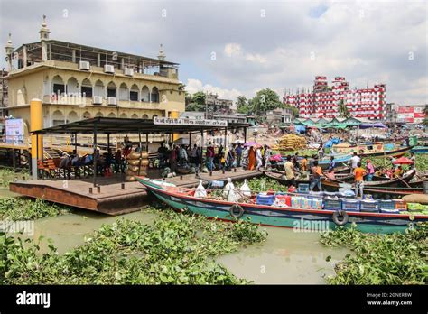 Buriganga river, Dhaka, Bangladesh : The Buriganga river is always busy ...