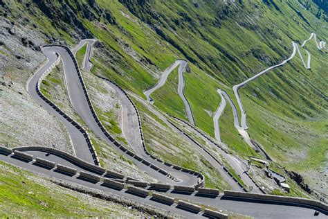 Passo dello Stelvio in auto: come arrivare in vetta