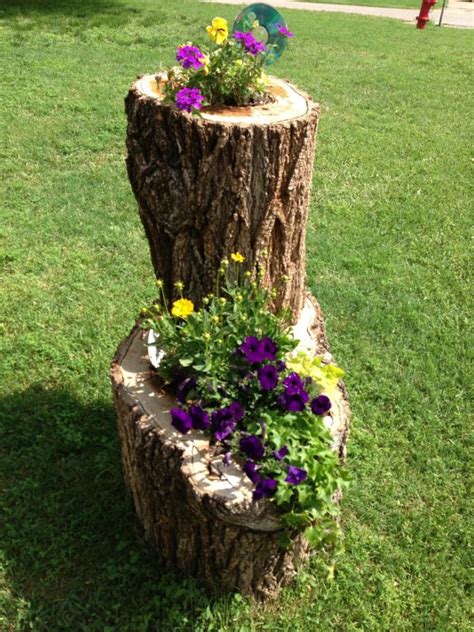 What to do with the tree stump? So many beautiful ideas . This was mine ...