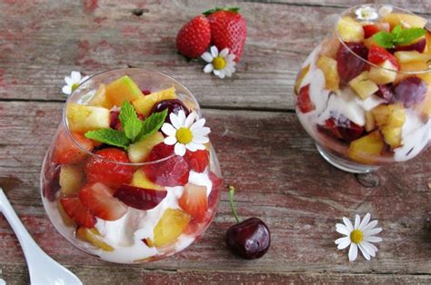 Ricetta Macedonia di frutta e yogurt | Dissapore