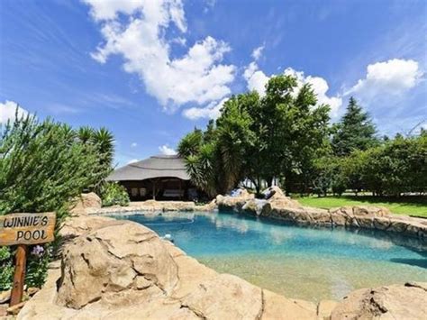 Best Price on Blue Roan Country Lodge in Magaliesburg + Reviews!