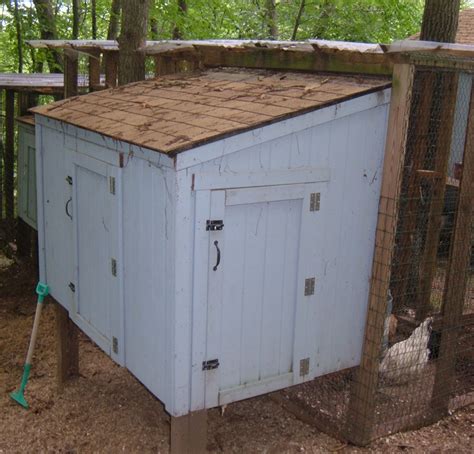 Raising Chickens for Eggs: Our Urban Chicken Coop | HubPages