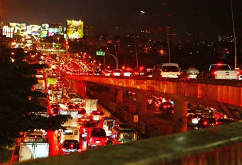 A Vroomster Shares Her Traffic Survival Guide for Manila