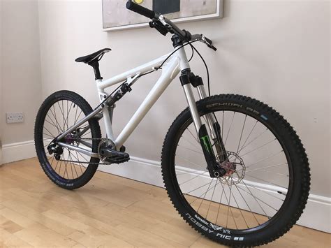 Santa Cruz Blur 4X - JIBB's Bike Check - Vital MTB