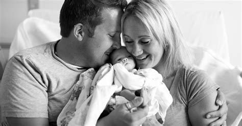 Photographer captures emotional moment when couple meet adopted baby