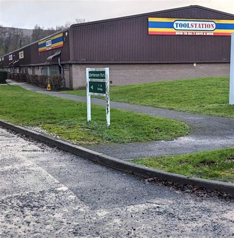 Toolstation, Cwmbran © Jaggery cc-by-sa/2.0 :: Geograph Britain and Ireland