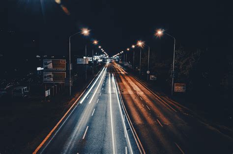 Light traffic at night : r/TheNightFeeling