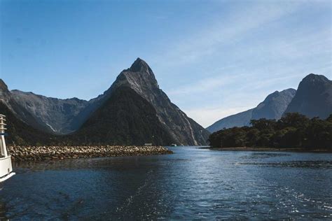 The Most Scenic Flight on Earth - Milford Sound Flight Cruise Flight