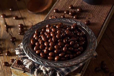 How to Make Chocolate-Covered Coffee Beans (Recipe & Tips)