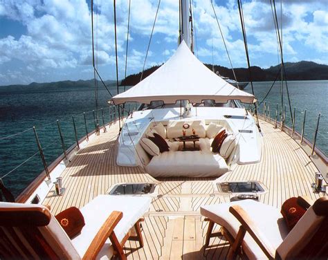 Sailing yacht LUDYNOSA G - Fitzroy Yachts