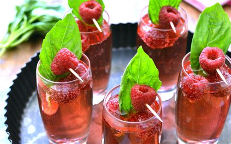 10 Champagne Cocktails to Celebrate Mother's Day