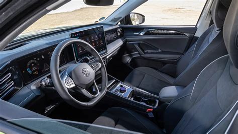 2024 Volkswagen Tiguan interior teased ahead of late-2023 reveal - Drive