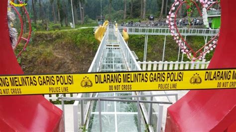 Tak Seperti di Banyumas, Segini Ketebalan Jembatan Kaca di Wisata Zhangjiajie China