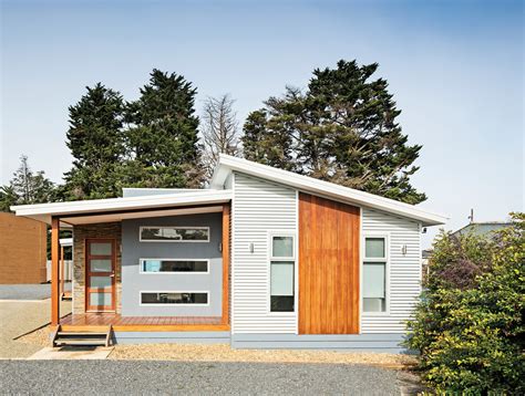 Crafty and compact holiday home design - Completehome