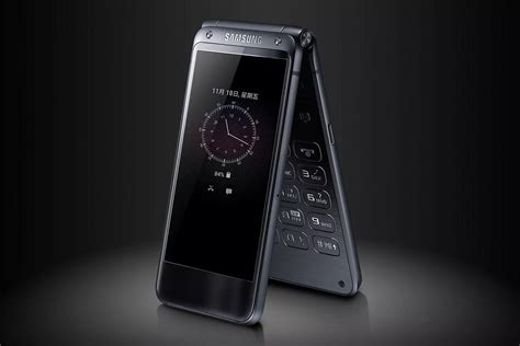 Samsung hopes nostalgia will drive sales of a modernized flip phone