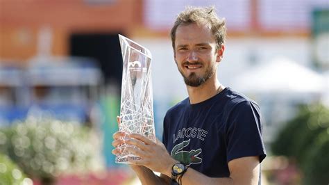 Medvedev Reveals Why His Hands Were Shaking Before Winning In Miami | Yardbarker