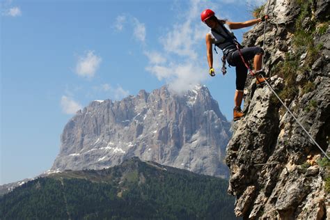 Is Bouldering a Good Workout? (Benefits & Tips) – Choosing Nutrition