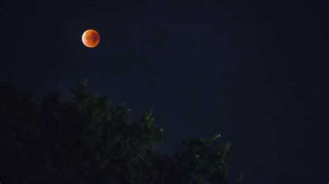 Blood moon - total lunar eclipse in 4k - YouTube