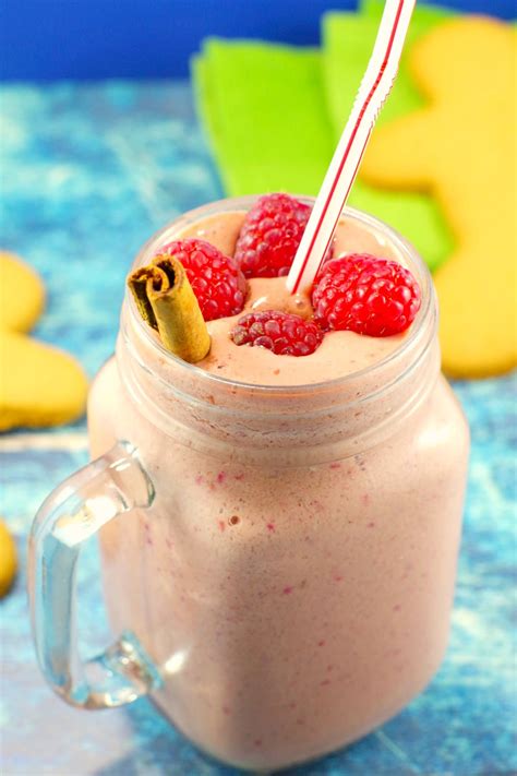 Raspberry Gingerbread Smoothie - Food Meanderings