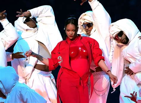 Rihanna: Did Rihanna lip-sync during the Super Bowl halftime show? How to know if an artist is ...