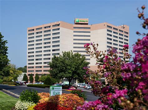 Holiday Inn Express Nashville Downtown | Hotels | Bedroom Checker