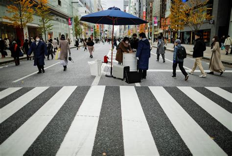 As Japan COVID-19 cases surge, governors brace for year-end spike - The Japan Times