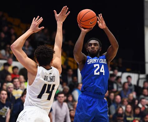 Saint Louis Billikens award final scholarship to Aaron Hines