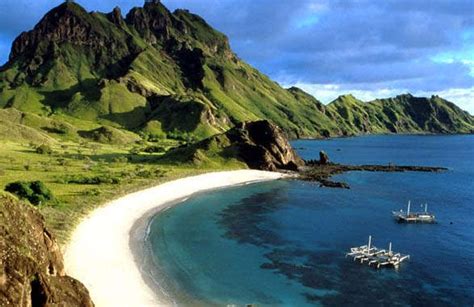 Sengigi Beach Lombok (NTB) | Indonesia Surfers Paradise