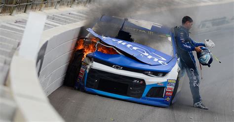 Kyle Larson shows off ugly bruise after NASCAR crash at Texas track