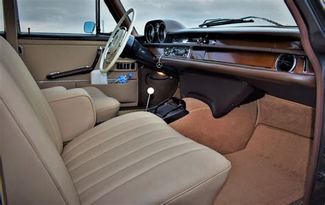 mercedes benz W 108 interior view. | W108