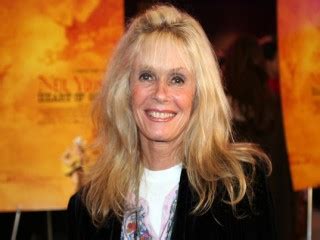 Kim Carnes biography, birth date, birth place and pictures