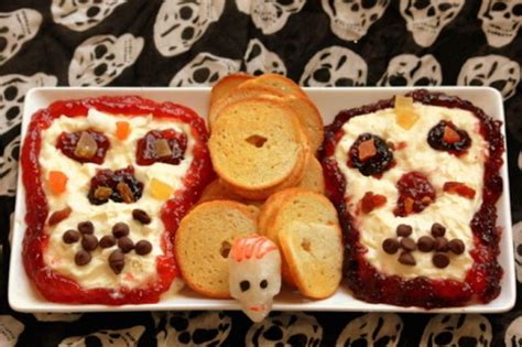 22 Recipes To Celebrate Dia De Los Muertos / Day Of The Dead | Food recipes, Food, Treats