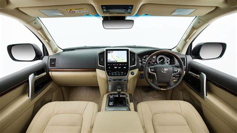 Toyota Land Cruiser LC200 Sahara 2016 review | CarsGuide