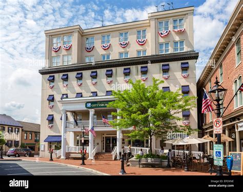 Gettysburg Hotel on Lincoln Square in downtown Gettysburg, Adams Stock ...